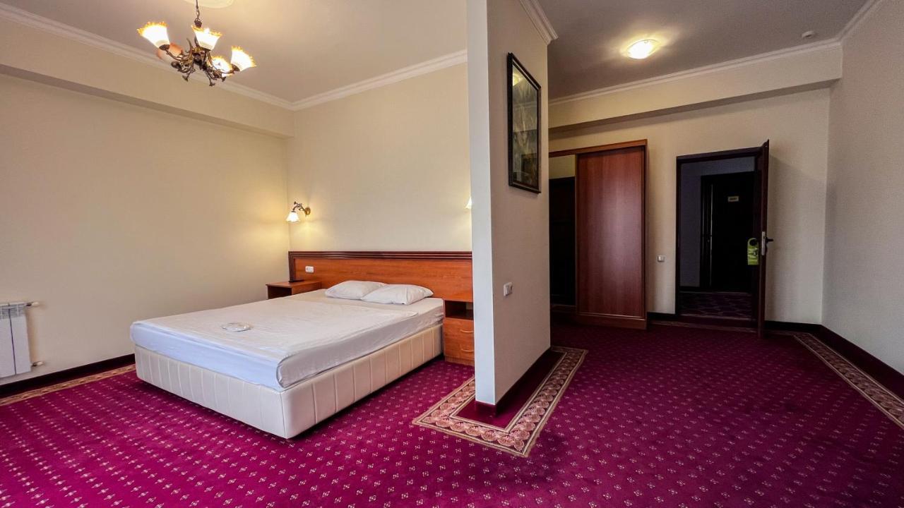 Olympavan Hotel Yerevan Exterior foto