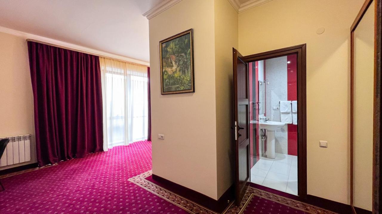 Olympavan Hotel Yerevan Exterior foto