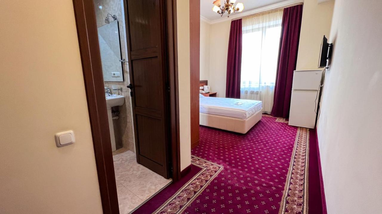 Olympavan Hotel Yerevan Exterior foto