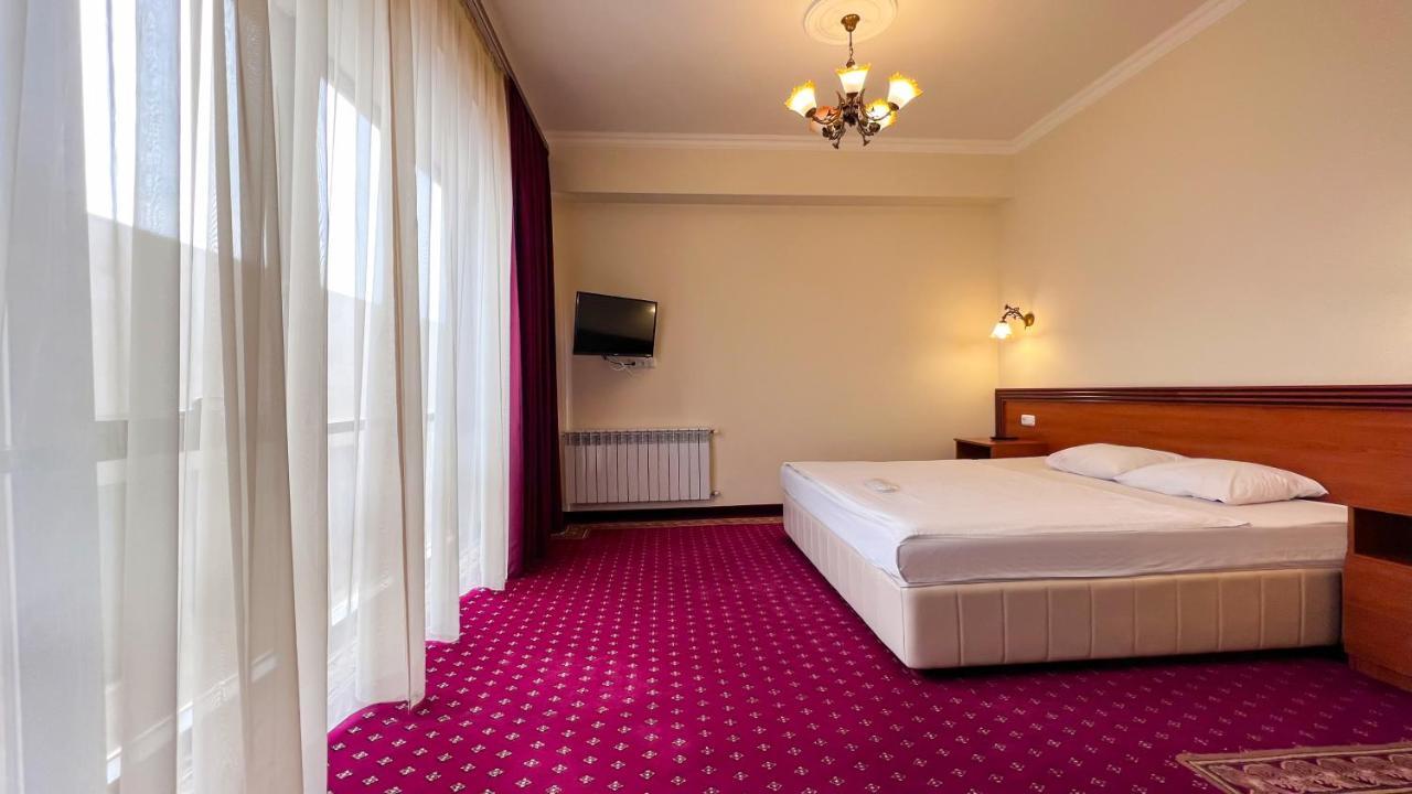 Olympavan Hotel Yerevan Exterior foto