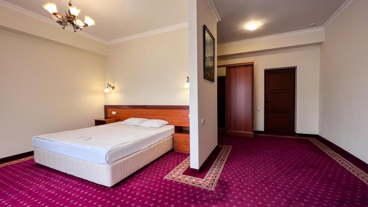Olympavan Hotel Yerevan Exterior foto